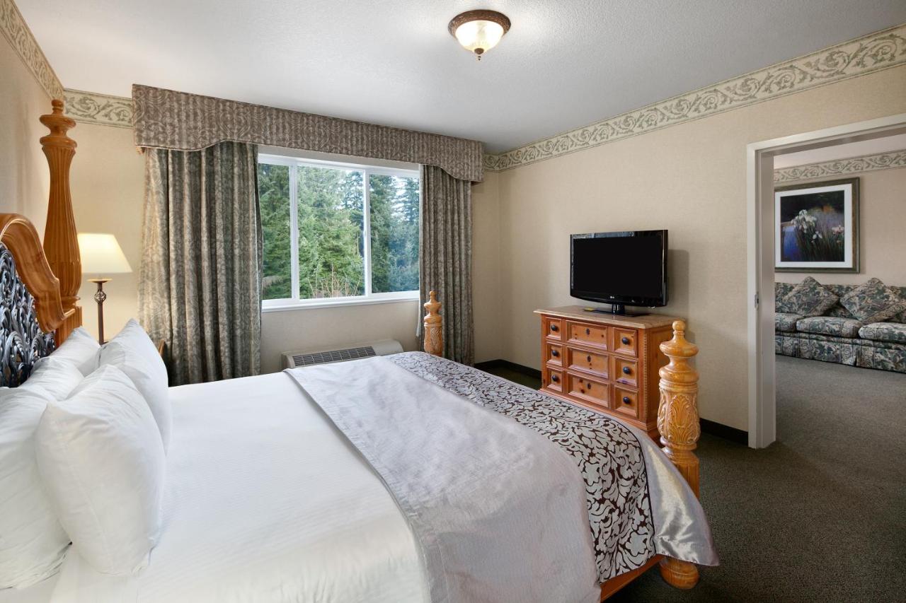 1 King Bed, One-Bedroom, Suite, Non-Smoking at Ramada by Wyndham Olympia