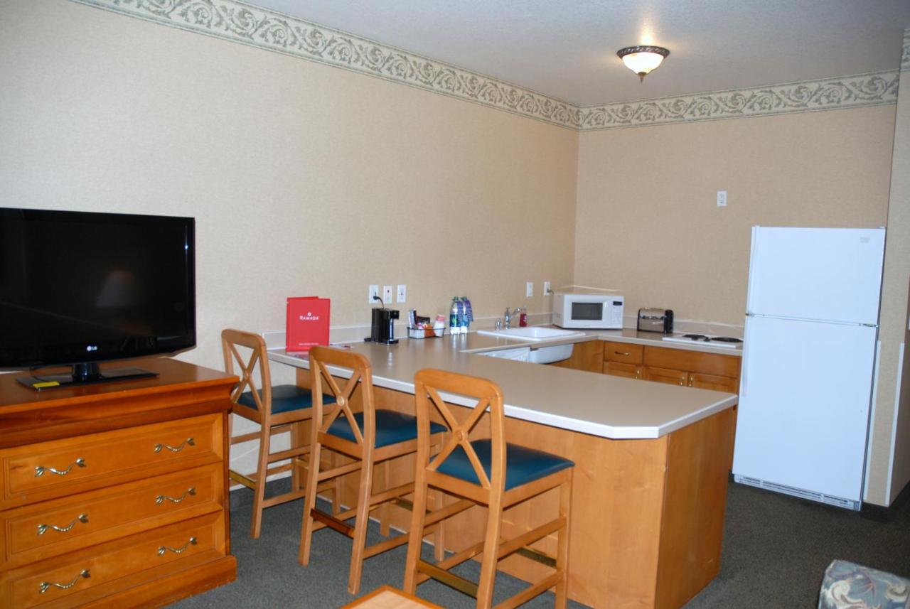 2 King Beds, Two-Bedroom, Suite, Non-Smoking at Ramada by Wyndham Olympia