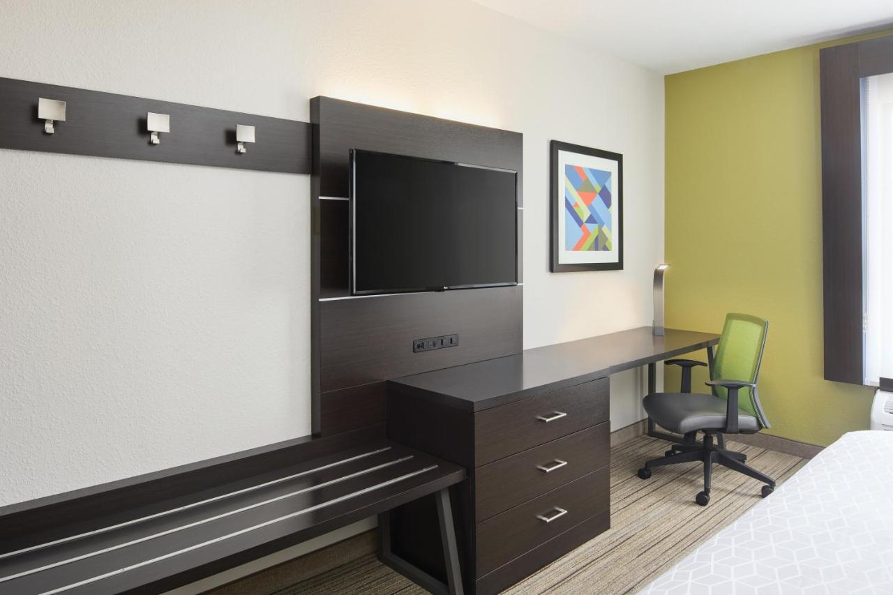 Standard King Room at Holiday Inn Express Hotel & Suites Port Richey by IHG