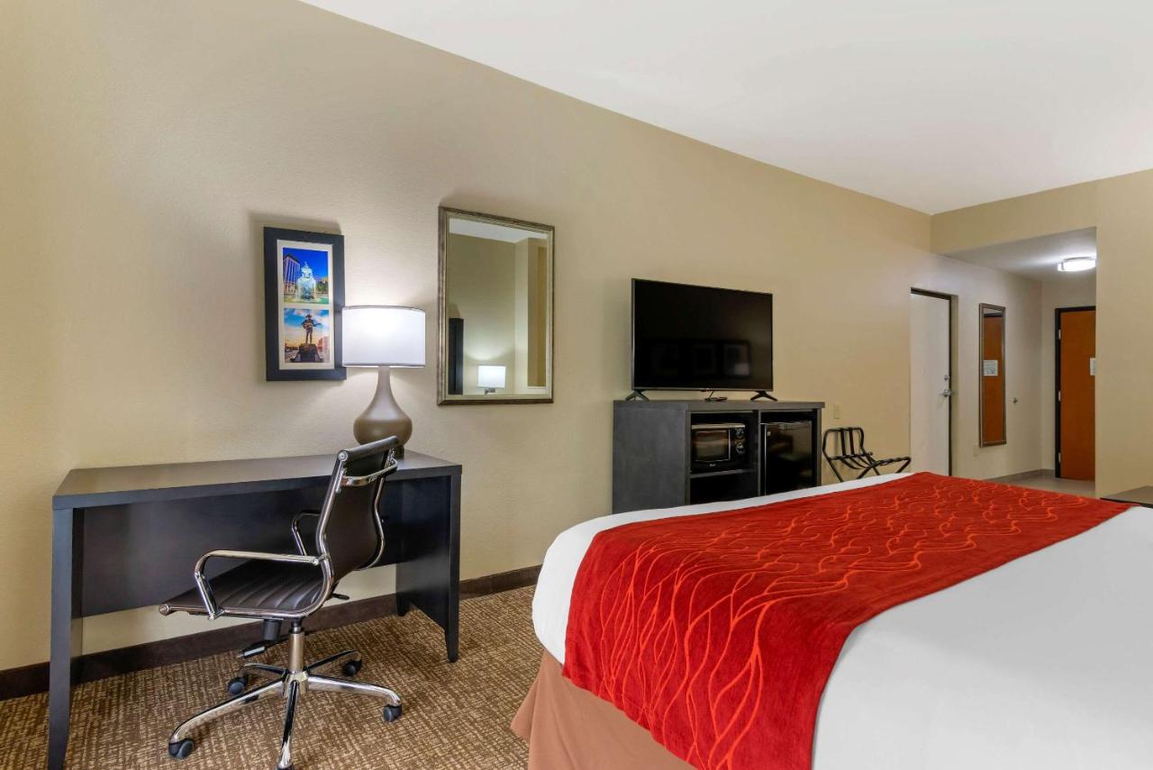 King Suite with Accessible Tub - Accessible/Non-Smoking at Comfort Inn & Suites Montgomery Eastchase