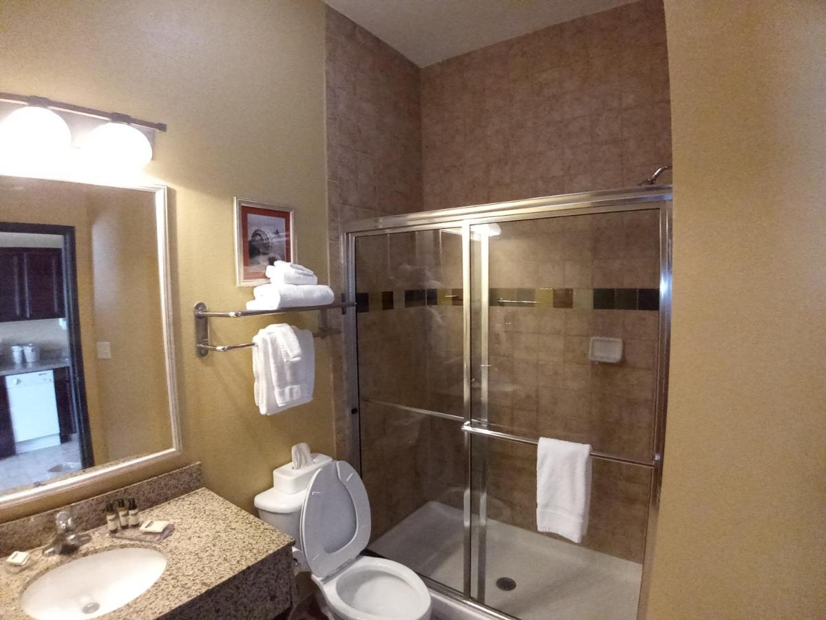 King Room at Hawthorn Suites By Wyndham Corpus Christi/N.Padre Is