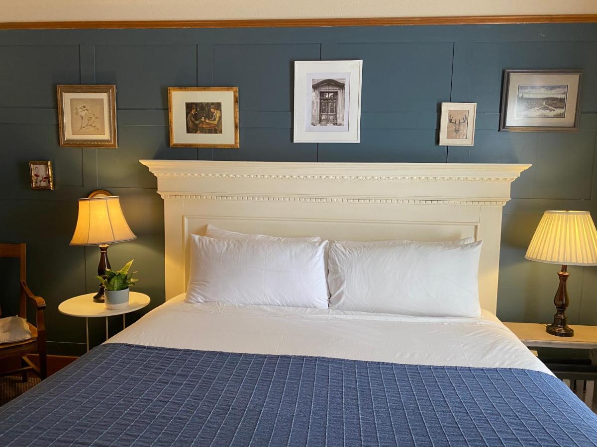 King Room at Hotel Vendome