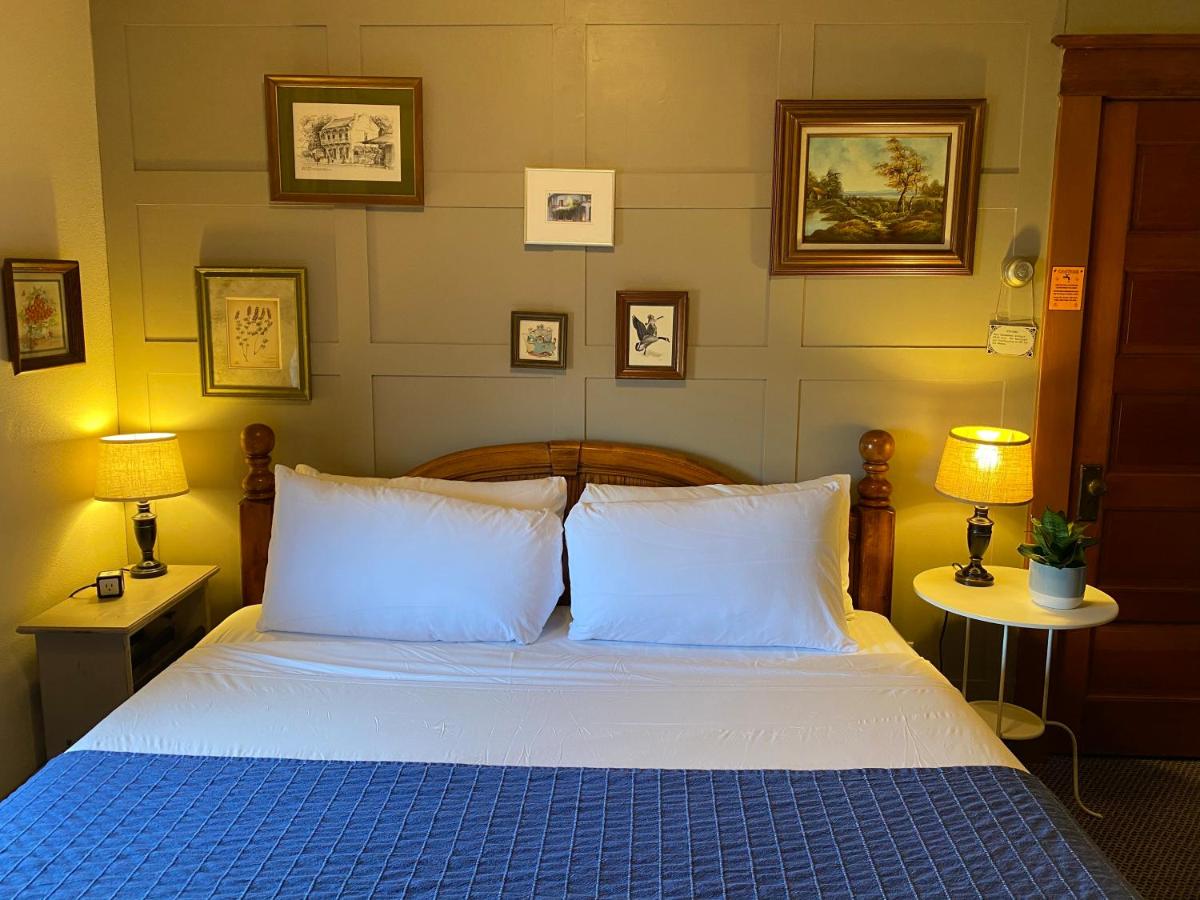King Room at Hotel Vendome