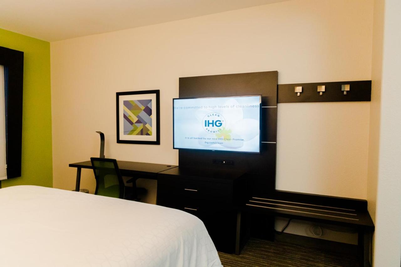 King Suite at Holiday Inn Express Greenville by IHG