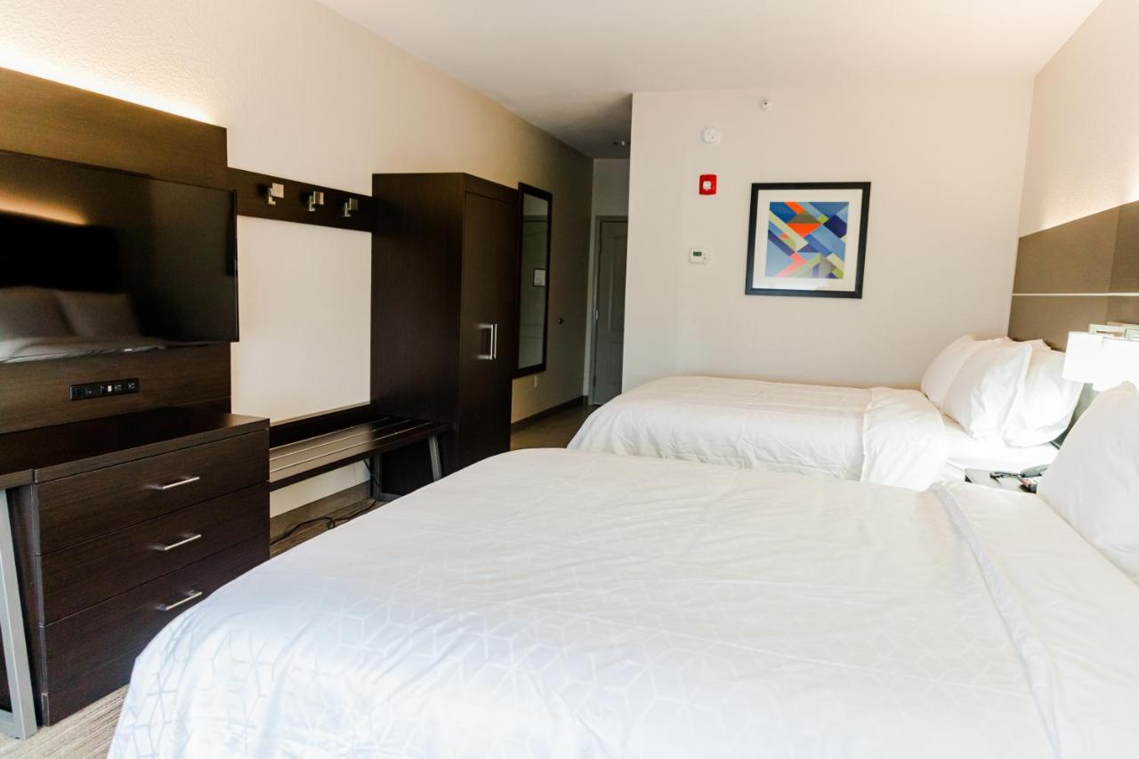 Queen Room with Two Queen Beds at Holiday Inn Express Greenville by IHG