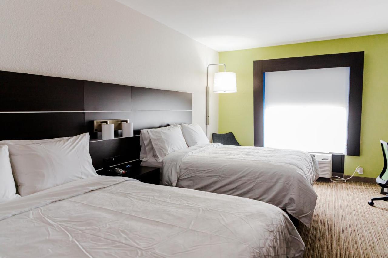Queen Room with Two Queen Beds at Holiday Inn Express Greenville by IHG