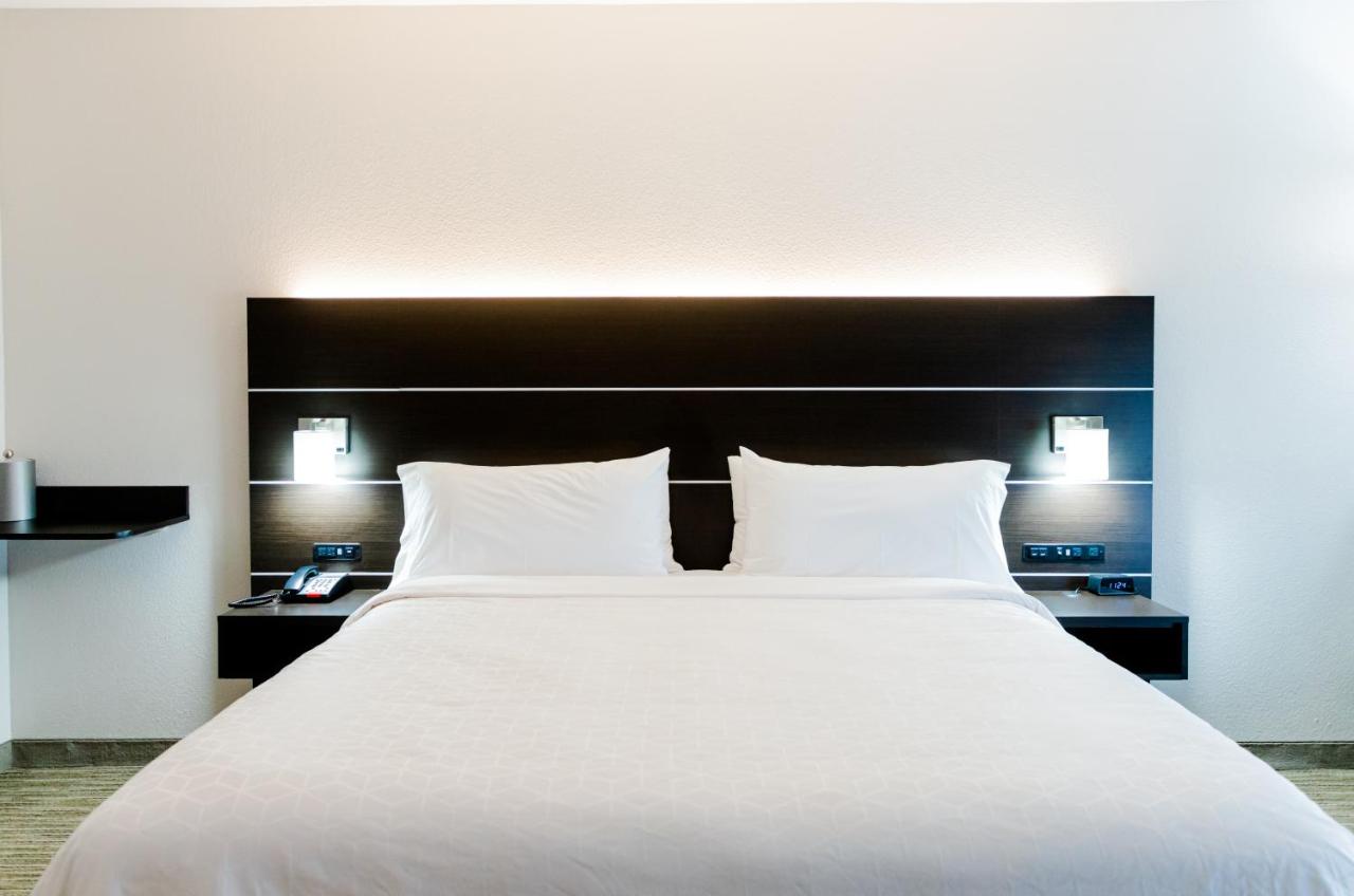 King Room - Disability Access at Holiday Inn Express Greenville by IHG