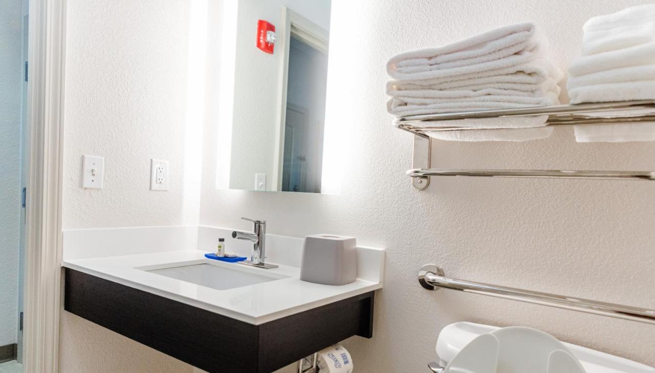King Room - Disability Access at Holiday Inn Express Greenville by IHG