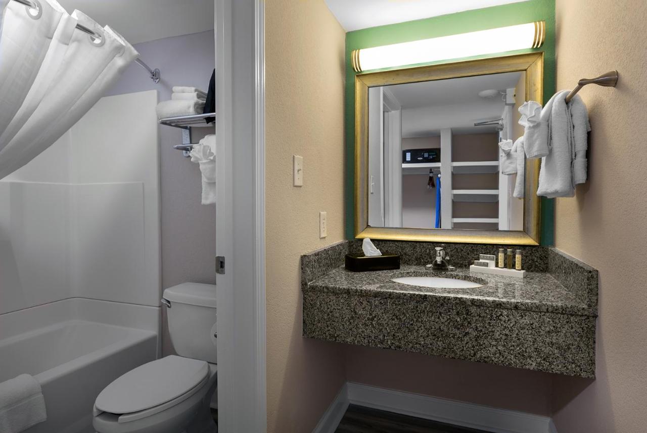 Oceanfront Double Room with Two Double Beds at Caribbean Resort & Villas