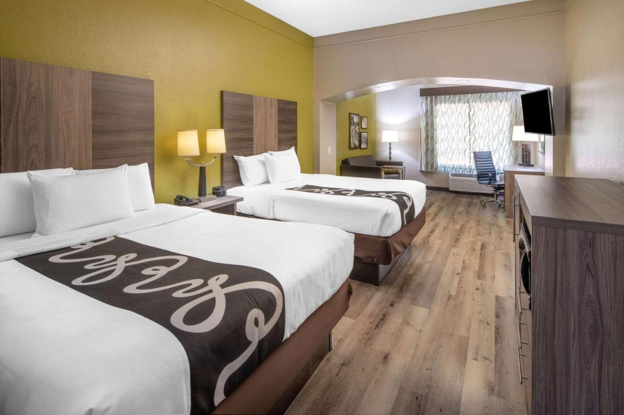 Queen Room with Two Queen Beds - Disability Access at La Quinta Inn & Suites by Wyndham Atlanta Stockbridge