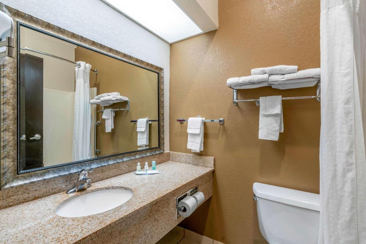 King Room - Disability Access/Non-Smoking at Quality Inn & Suites Jefferson City