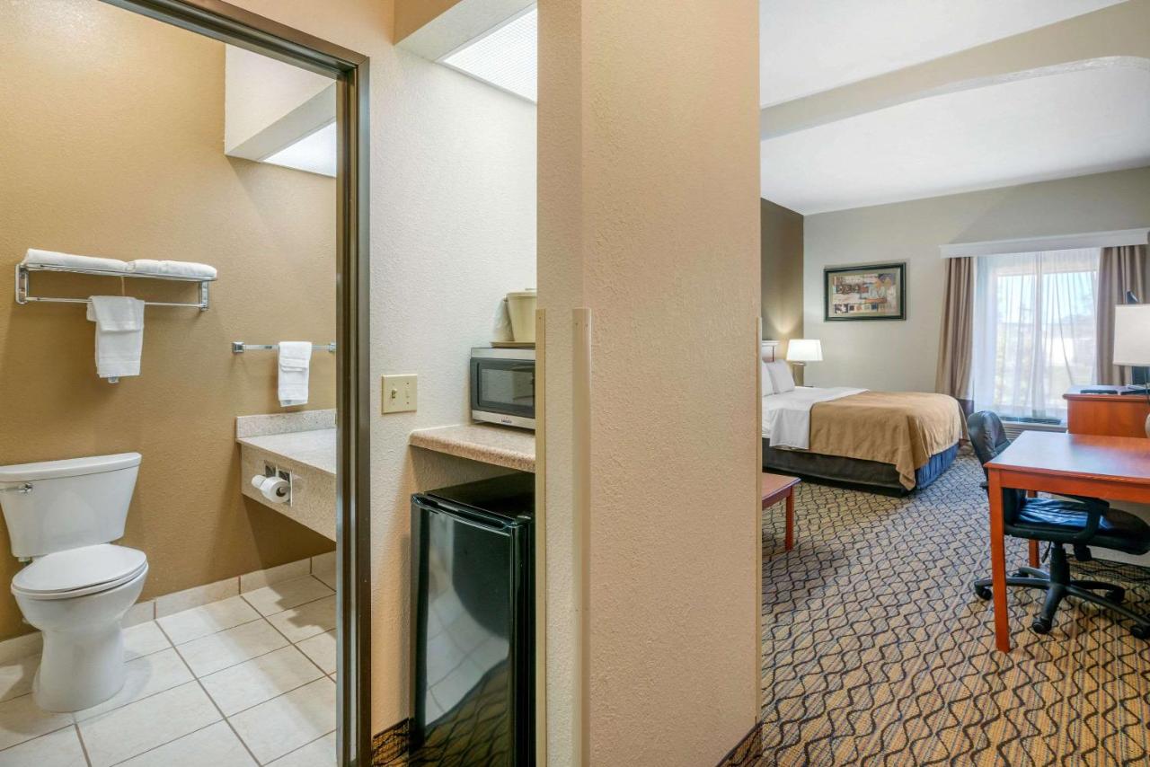 King Room - Disability Access/Non-Smoking at Quality Inn & Suites Jefferson City
