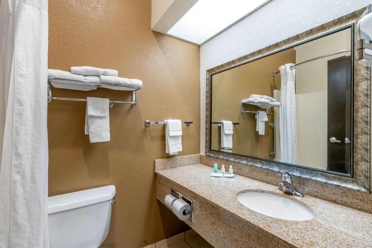 King Room - Disability Access/Non-Smoking at Quality Inn & Suites Jefferson City
