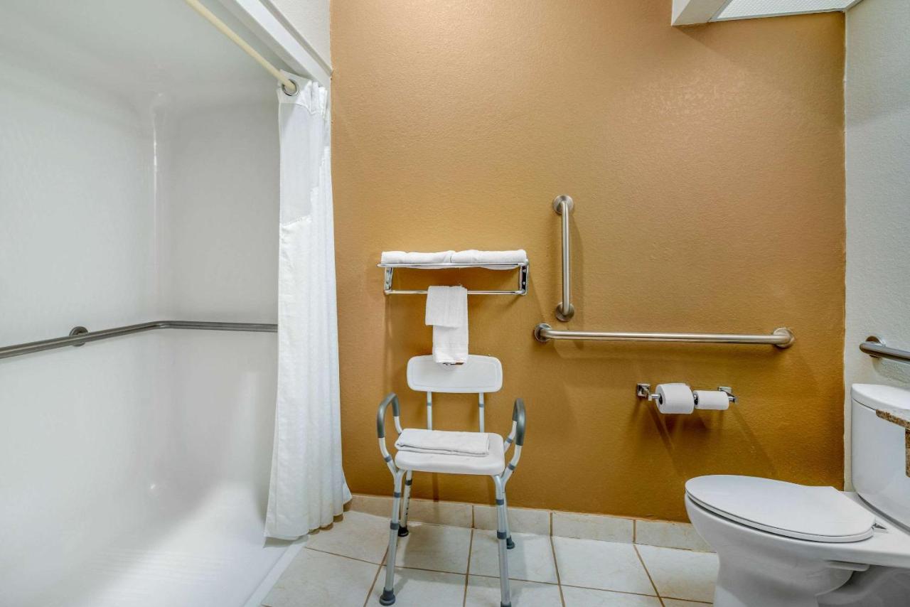 King Room - Disability Access/Non-Smoking at Quality Inn & Suites Jefferson City