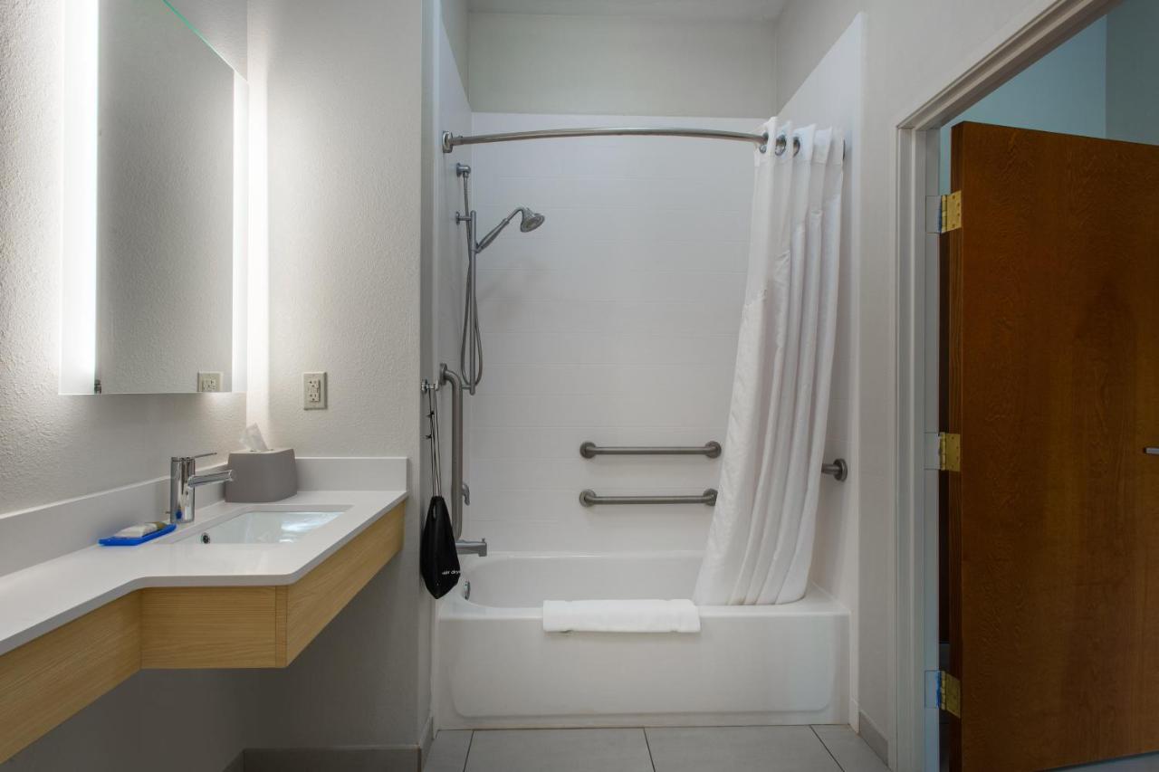 Suite - Mobility Access/Hearing Accessible at Holiday Inn Express Hotel & Suites Lewisburg by IHG