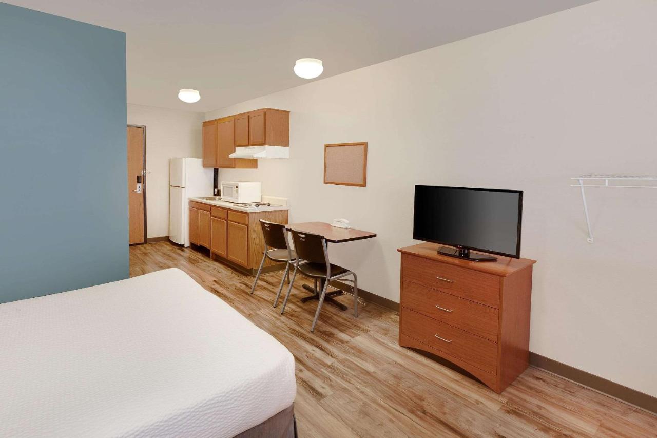 Standard Double Room - Non-Smoking at WoodSpring Suites Des Moines Pleasant Hill