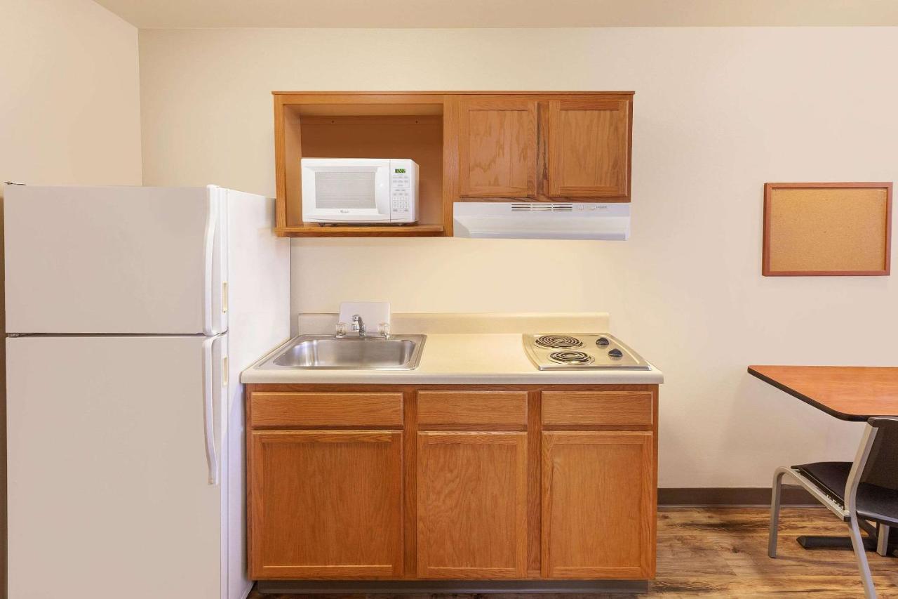 Standard Double Room with Tub - Disability Access/Non-Smoking at WoodSpring Suites Des Moines Pleasant Hill