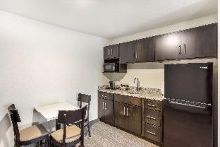 Room #431047306 at MainStay Suites Logan Ohio-Hocking Hills
