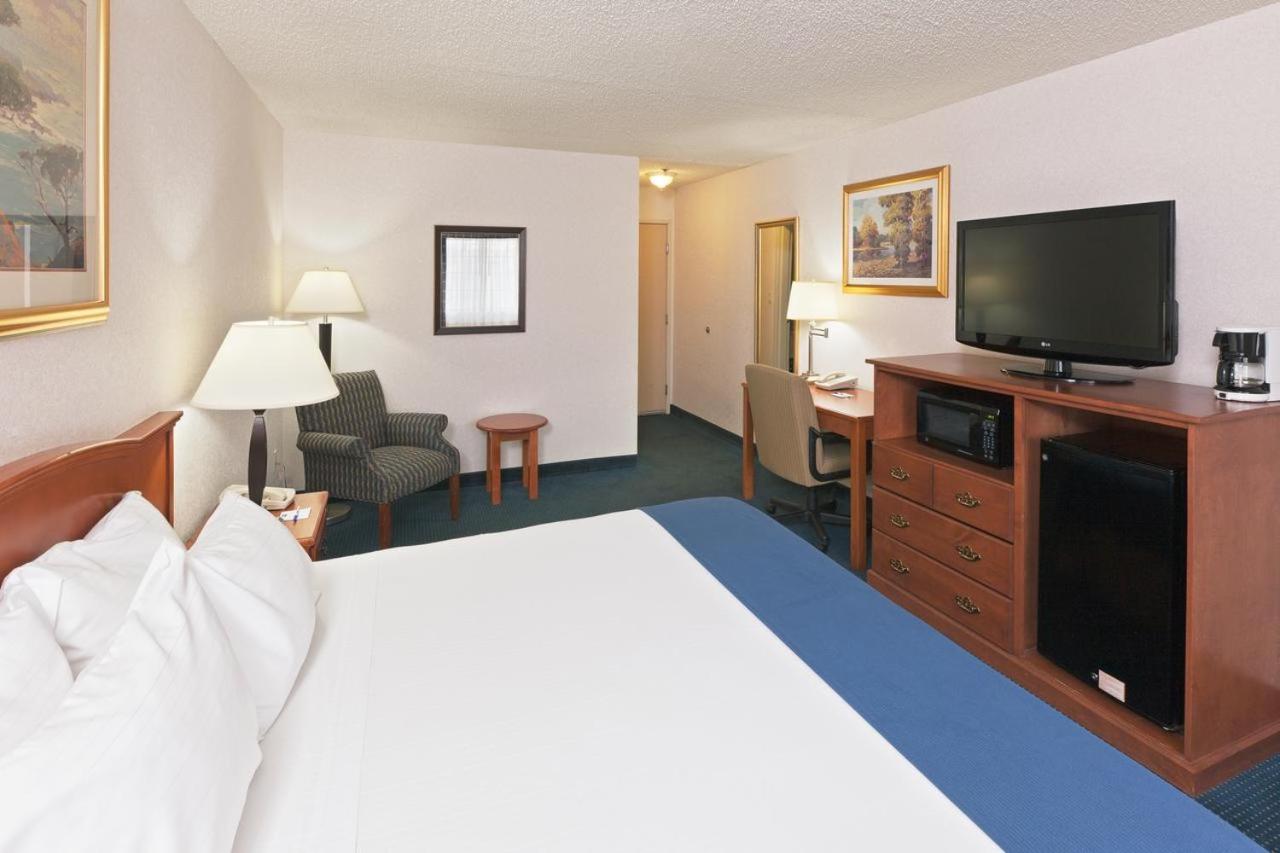 King Room - Non-Smoking at Ramada by Wyndham Santa Fe