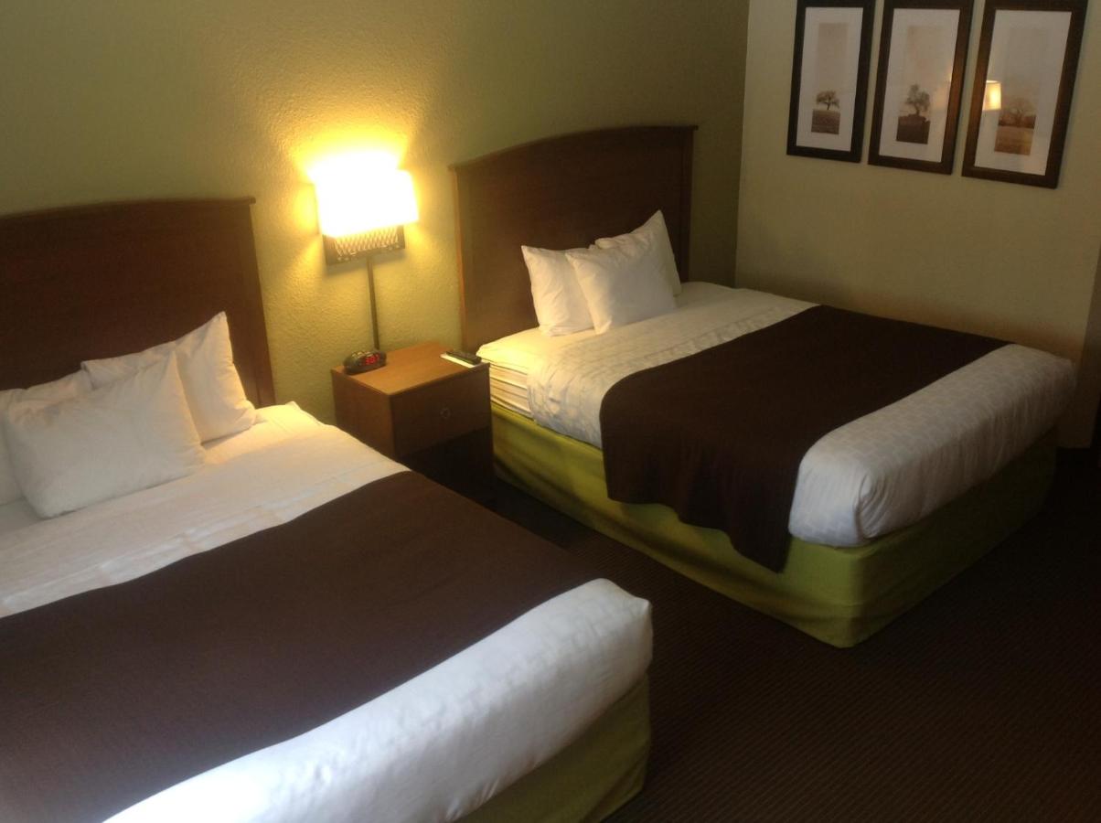 Queen Room - Disability Access at Cobblestone Hotel & Suites – Wisconsin Rapids