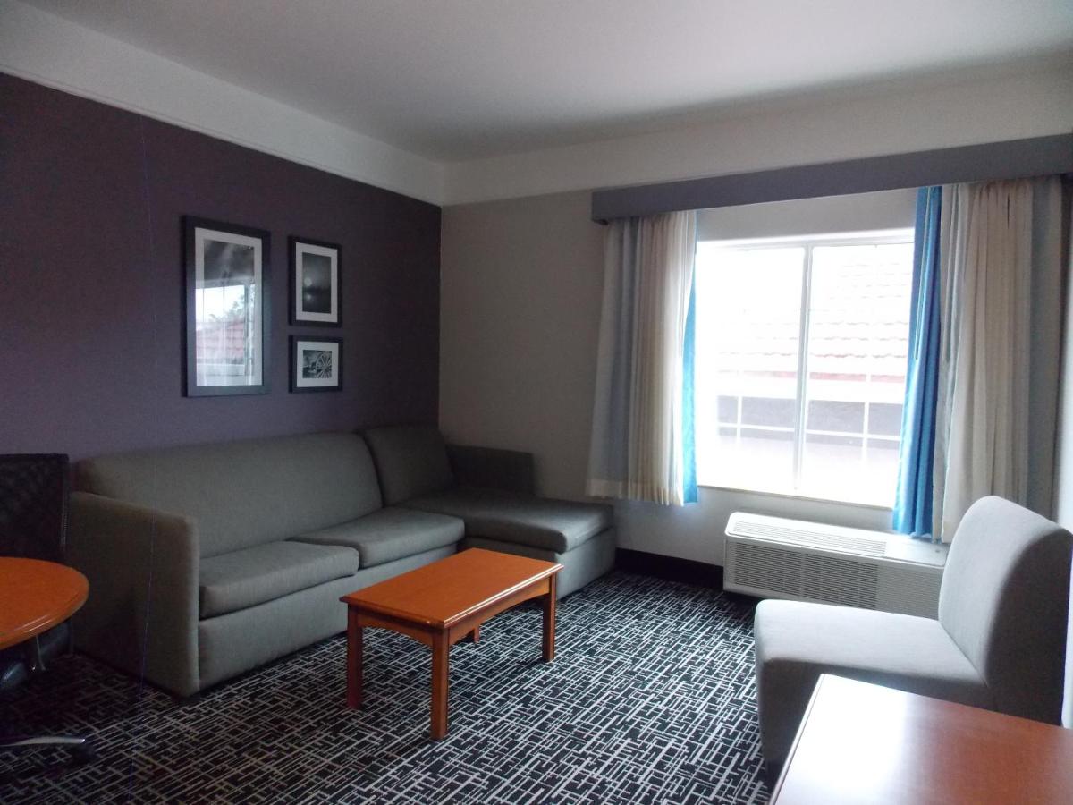 Executive King Room at Quality Inn and Suites
