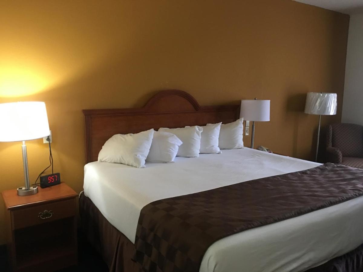 Queen Room with Two Queen Beds - Non-Smoking at Baymont by Wyndham Albany