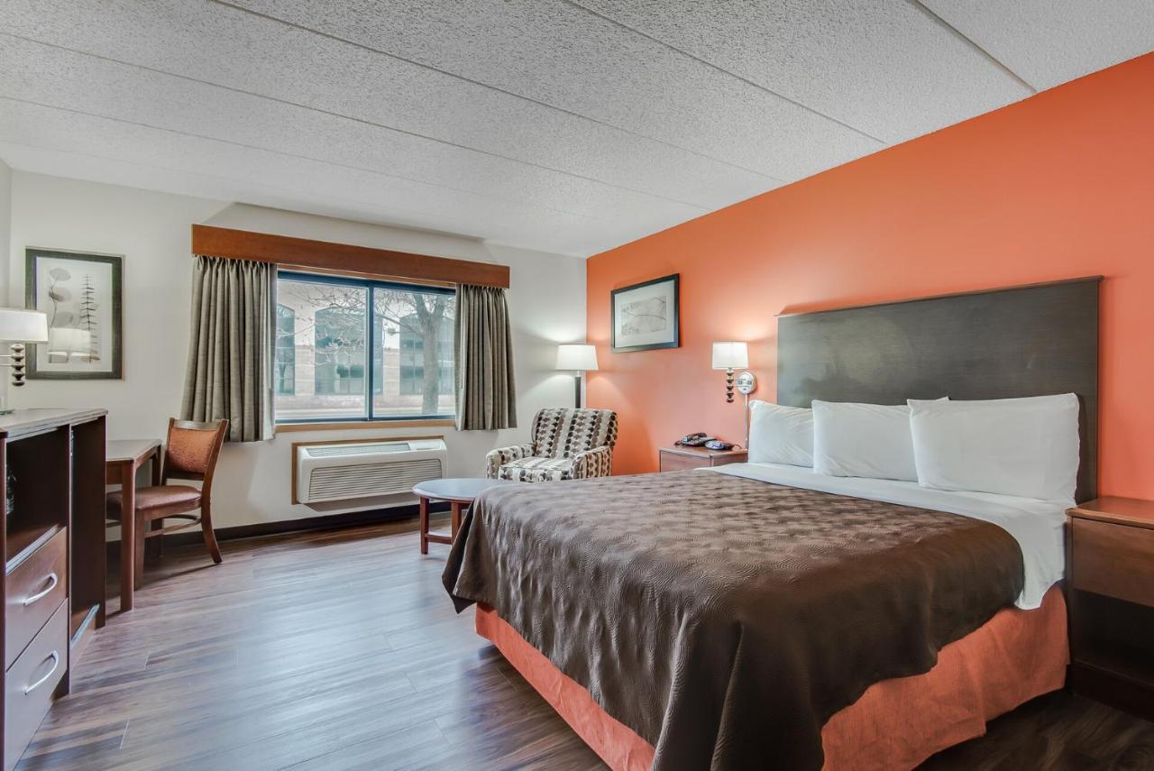 Queen Room - Mobility Access/Non-Smoking at AmericInn by Wyndham Coon Rapids
