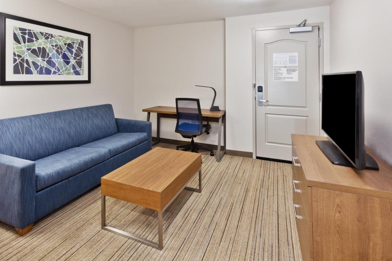 King Suite - Disability Access at Holiday Inn Express & Suites Rome-East by IHG