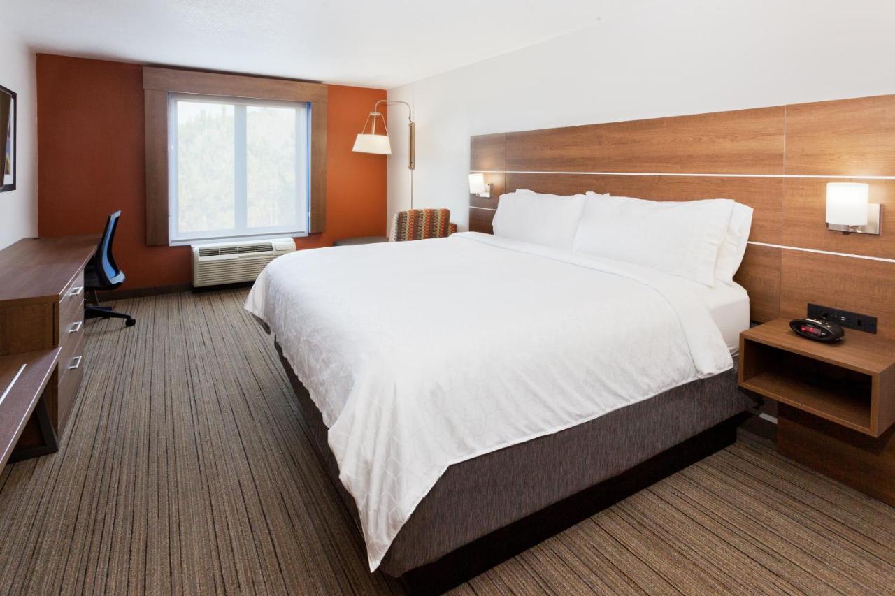 King Room - Disability Access at Holiday Inn Express & Suites Rome-East by IHG