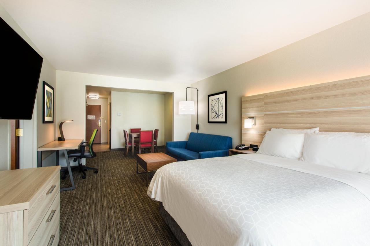Family Suite at Holiday Inn Express Hotel & Suites Lewisburg by IHG