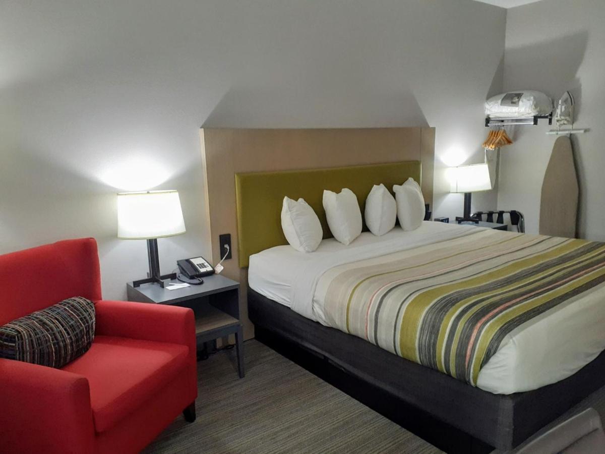 King Room - Disability Access/Non-Smoking at Country Inn & Suites by Radisson, Freeport, IL