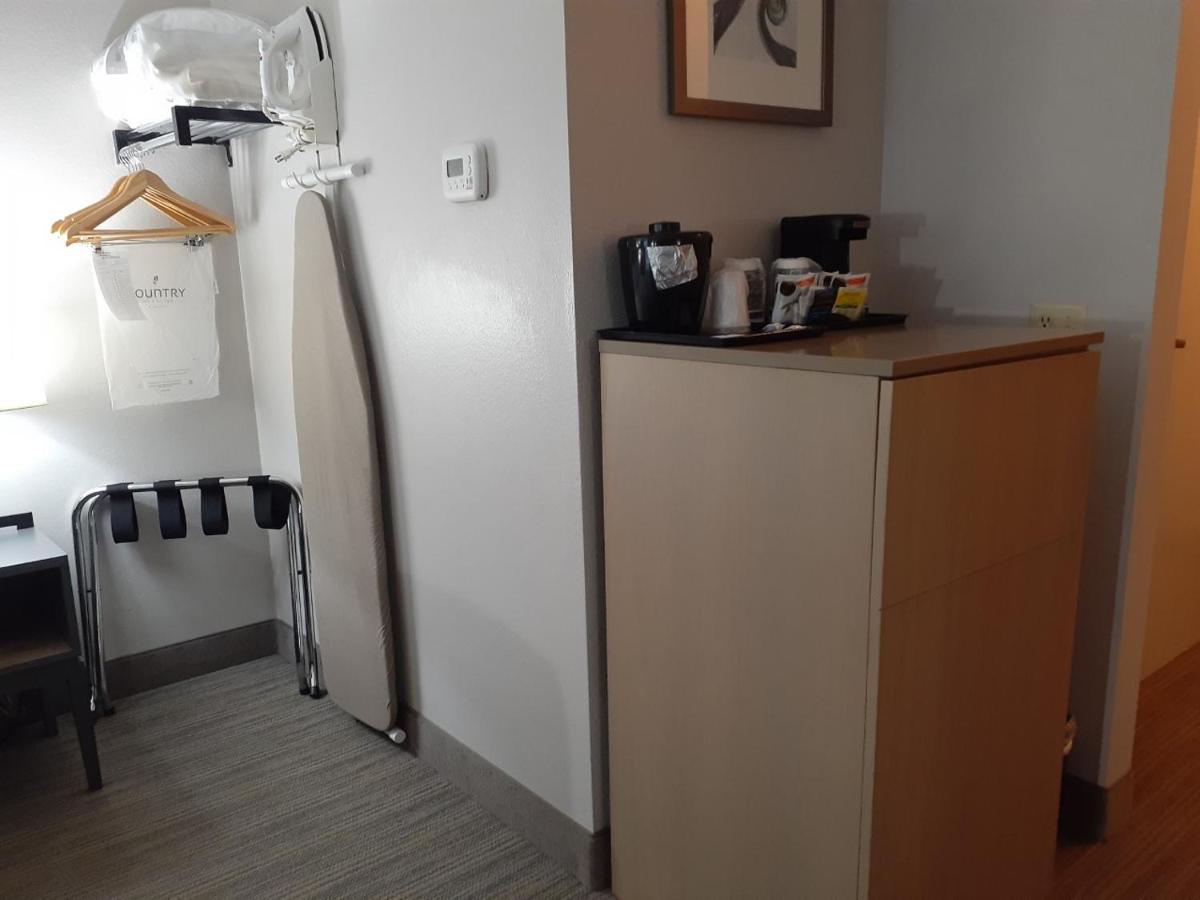 King Room - Disability Access/Non-Smoking at Country Inn & Suites by Radisson, Freeport, IL
