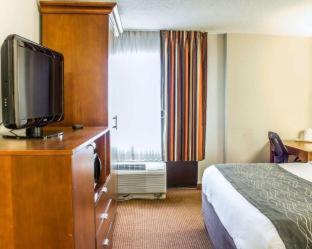 Room #2475714 at Comfort Inn Fayetteville near Fort Bragg