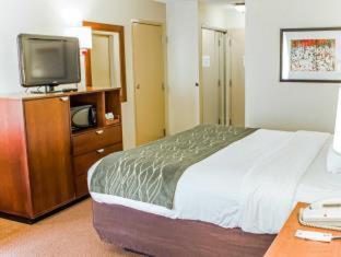 Room #2475714 at Comfort Inn Fayetteville near Fort Bragg