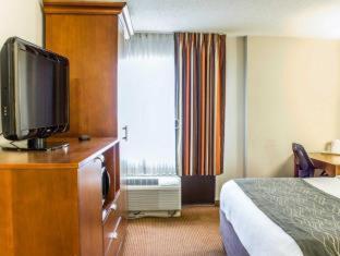 Room #2475717 at Comfort Inn Fayetteville near Fort Bragg