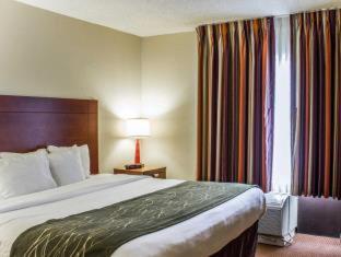 Room #2475717 at Comfort Inn Fayetteville near Fort Bragg