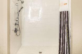 Room #17757021 at La Quinta Inn & Suites by Wyndham Milledgeville