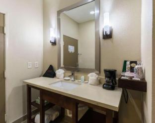 Room #29236112 at Econo Lodge Inn & Suites East
