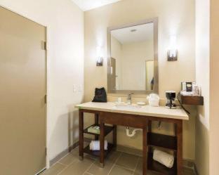 Room #29236113 at Econo Lodge Inn & Suites East