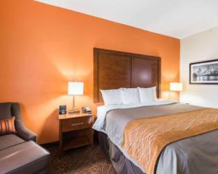 Room #29236113 at Econo Lodge Inn & Suites East