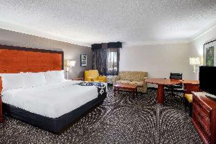 Room #46269908 at La Quinta Inn & Suites by Wyndham Houston Baytown East