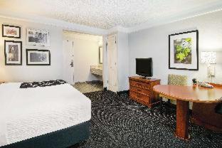 Room #46269908 at La Quinta Inn & Suites by Wyndham Houston Baytown East