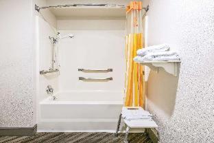Room #46269915 at La Quinta Inn & Suites by Wyndham Houston Baytown East