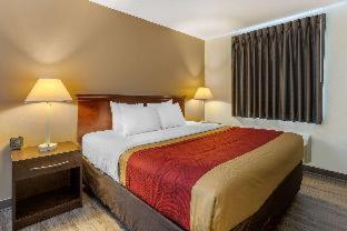 Room #48979708 at Econo Lodge Inn & Suites Des Moines Fairgrounds Area