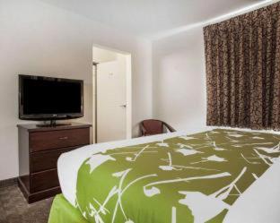 Room #48979708 at Econo Lodge Inn & Suites Des Moines Fairgrounds Area