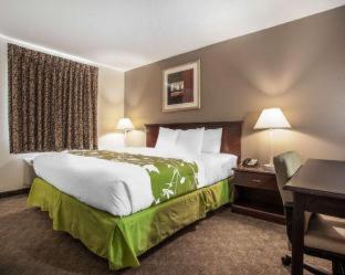 Room #48979708 at Econo Lodge Inn & Suites Des Moines Fairgrounds Area