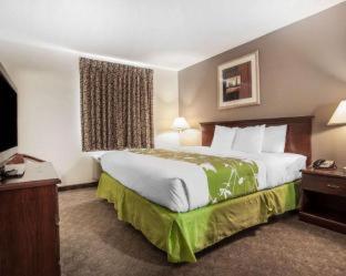 Room #48979708 at Econo Lodge Inn & Suites Des Moines Fairgrounds Area