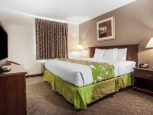 Room #48979708 at Econo Lodge Inn & Suites Des Moines Fairgrounds Area