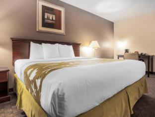 Room #48979709 at Econo Lodge Inn & Suites Des Moines Fairgrounds Area