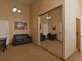 Room #28933223 at Pointe Plaza Hotel